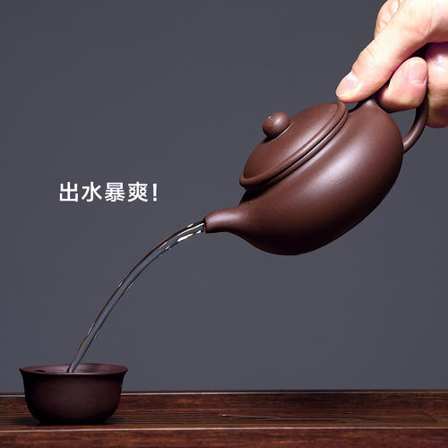 紫砂壺沖泡中吉號普洱茶